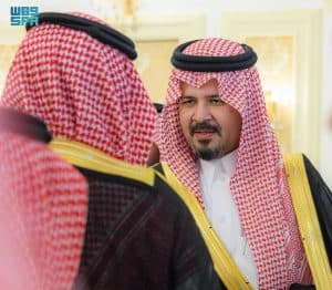 أمير المدينة المنورة يلتقي المواطنين وشيوخ القبائل ومسؤولي الإدارات الحكومية المدنية والعسكرية بمحافظتي ينبع وبدر