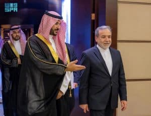 سمو وزير الدفاع يلتقي وزير الخارجية الإيراني