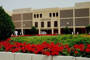 باحث سعودي يطالب بوضع إطار دولي موحّد لبيان المسؤولية القضائية لمستخدمي تطبيقات الذكاء الاصطناعي