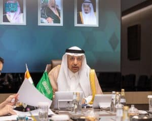 وزير الاستثمار يجتمع مع وزير التجارة والصناعة الهندي