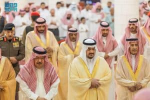 نائب أمير الرياض يؤدي صلاة الميت على الأمير الوليد بن خالد بن طلال بن عبدالعزيز
