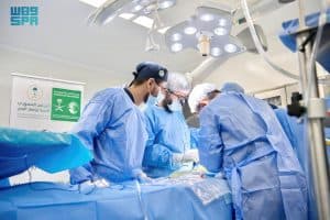 “اغاثي الملك سلمان” يختتم المشروع الطبي التطوعي لجراحة وقسطرة القلب في عدن