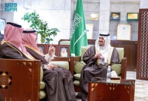 نائب أمير الرياض يبحث مع وزير التعليم المشروعات التعليمية في المنطقة ومحافظاتها