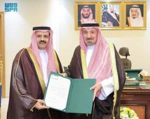 بمناسبة تقاعده.. أمير نجران يُكرِّم مدير إدارة الدفاع المدني بالمنطقة