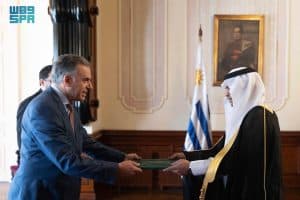 السفير المزيني يقدم أوراق اعتماده لرئيس الأوروغواي الشرقية