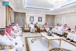 أمير المنطقة الشرقية يعزّي الشيخ عبدالرحمن الدوسري في وفاة شقيقه