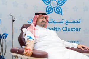 نائب أمير منطقة تبوك يشارك في الحملة الوطنية للتبرع بالدم التي أطلقها ولي العهد