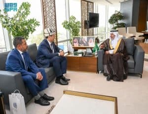المشرف العام على مركز الملك سلمان للإغاثة يلتقي سفير قيرغيزستان