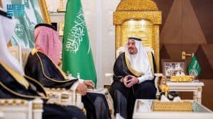 استعرض الجهود المبذولة لتمكين الكفاءات الوطنية.. أمير القصيم يستقبل نائب وزير الموارد البشرية لقطاع العمل