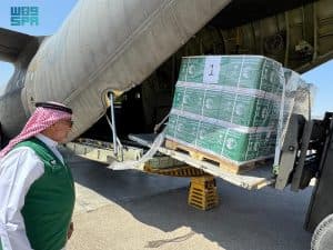 وصول الطائرة السعودية الـ61 لإغاثة الشعب الفلسطيني في قطاع غزة إلى مطار العريش الدولي