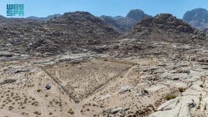 وزير الثقافة يعلن عن اكتشاف أقدم مستوطنة بشرية معمارية في الجزيرة العربية