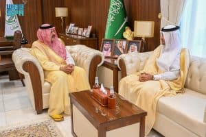 أمير حائل يستقبل وزير البلديات والإسكان