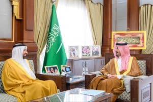 استعرض الجهود المبذولة لخدمة ضيوف الرحمن.. أمير منطقة المدينة المنورة يستقبل وزير الحج والعمرة