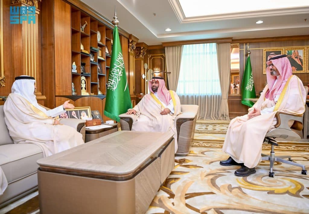 أمير منطقة جازان يستقبل وزير الصحة