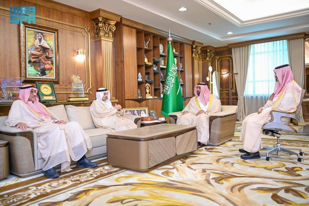 أمير منطقة جازان يستقبل وزير الصحة
