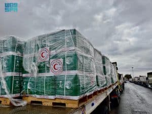 مساعدات إغاثية سعودية جديدة تعبر منفذ رفح متجهة إلى قطاع غزة