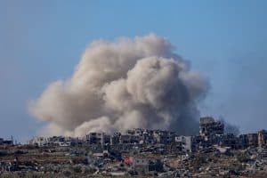 الاحتلال الإسرائيلي يطلق النار بكثافة بمناطق متفرقة بقطاع غزة.. وسقوط شهداء مدنيين أثناء عودتهم لمنازلهم المُدمَّرة