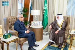 ناقشا عددًا من المواضيع ذات الاهتمام المشترك.. أمير الشرقية يستقبل السفير المصري لدى المملكة