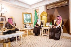 أشاد بجهودها في حفظ وتوثيق التاريخ الوطني.. أمير القصيم يستقبل الرئيس التنفيذي لدارة الملك عبدالعزيز
