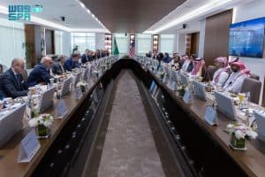 وزير التجارة يعقد لقاء طاولة مستديرة مع قطاع الأعمال الأمريكي