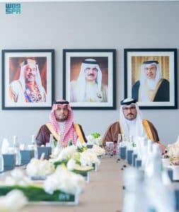 الأمير تركي بن محمد بن فهد يزور مجلس التنمية الاقتصادية في مملكة البحرين