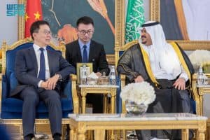 نائب رئيس الصين يصل إلى الرياض وفي مقدمة مستقبليه نائب أمير المنطقة