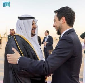 ولي عهد الأردن يصل إلى الرياض وفي مقدمة مستقبليه نائب أمير المنطقة