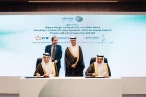 تحت إشراف وزارة الطاقة.. “السعودية للكهرباء” و”إي دي إف باور سلوشنز” تفوزان بمشروع سامطة للطاقة الشمسية بقدرة 600 ميجاواط وتوقّعان اتفاقية شراء الطاقة مع المشتري الرئيسي