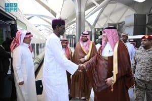 رئيس وزراء جمهورية النيجر يصل إلى المدينة المنورة لزيارة المسجد النبوي الشريف