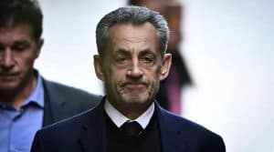 الرئيس الفرنسي الأسبق ساركوزي يغادر السجن