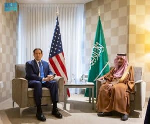وزير الخارجية يبحث مع نظيره الأمريكي المستجدات الإقليمية والدولية