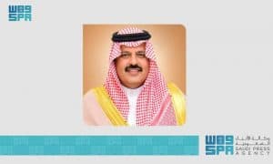أمير حائل يقدم واجب العزاء لأسرة العبيد