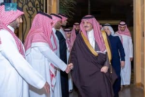 أمير المنطقة الشرقية يقدم التعازي لأسرة العثمان