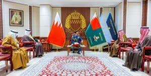 ملك البحرين يستقبل السفير نايف السديري بمناسبة تخرُّج نجله من كلية ساند هيرست العسكرية الملكية