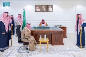 أمير الحدود الشمالية يستقبل المواطنين بمحافظة رفحاء
