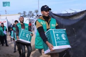 “اغاثي الملك سلمان” يوزع سلالًا غذائية في منطقة المواصي جنوب قطاع غزة