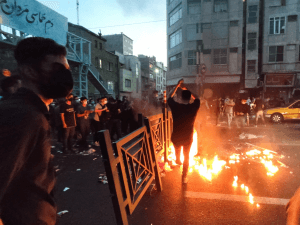 مع تصاعُد الاحتجاجات الشعبية على تردي الأحوال المعيشية بالبلاد.. انقطاع تام للإنترنت والاتصالات الهاتفية في إيران