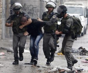بينهم 3 أطفال.. قوات الاحتلال الإسرائيلي تعتقل 14 فلسطينيًا بالضفة الغربية