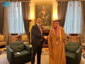 وزير الدولة للشؤون الخارجية يلتقي مساعد المدير التنفيذي لبرنامج الأغذية العالمي لعمليات البرامج