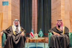 سمو وزير الدفاع يلتقي وزير الدفاع بدولة الكويت