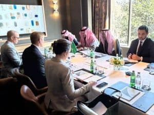 وزير الصناعة والثروة المعدنية يلتقي وكيل وزارة الخارجية الأمريكية للشؤون الاقتصادية