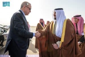 الرئيس التركي يغادر الرياض وفي مقدمة مودعيه نائب أمير المنطقة