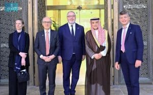 الجبير يستقبل وفدًا من لجنة الشؤون الخارجية والدفاع في مجلس الشيوخ الفرنسي