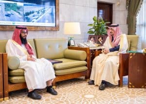 استلم نسخة من التقرير السنوي لأعماله.. أمير الرياض يستقبل مدير فرع الهلال الأحمر بالمنطقة وعددًا من منسوبيه