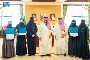 نائب أمير تبوك يستقبل الطالبات الحاصلات على مراكز متقدمة في الأولمبياد الوطني للإبداع العلمي