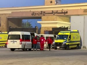 معبر رفح يستقبل دفعة جديدة من العائدين الفلسطينيين إلى غزة