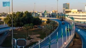شوارع الرياض تتزين بأعلام المملكة والدولة السعودية الأولى