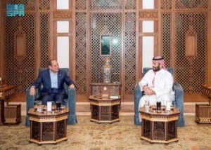 سمو ولي العهد يلتقي رئيس مصر على مائدة الإفطار في جدة