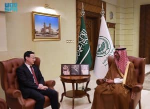 بمناسبة انتهاء فترة عمله.. محافظ جدة يستقبل القنصل العام الصيني بجدة