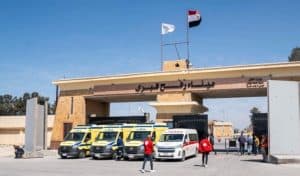 معبر رفح البري يستقبل دفعة جديدة من العائدين الفلسطينيين إلى غزة